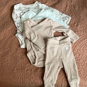 Newborn clothing lot